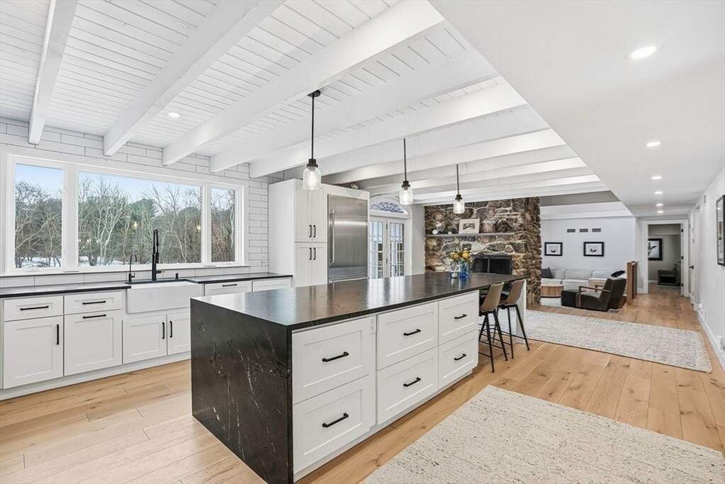 4 Bedroom Single Family Home/House's Image 9