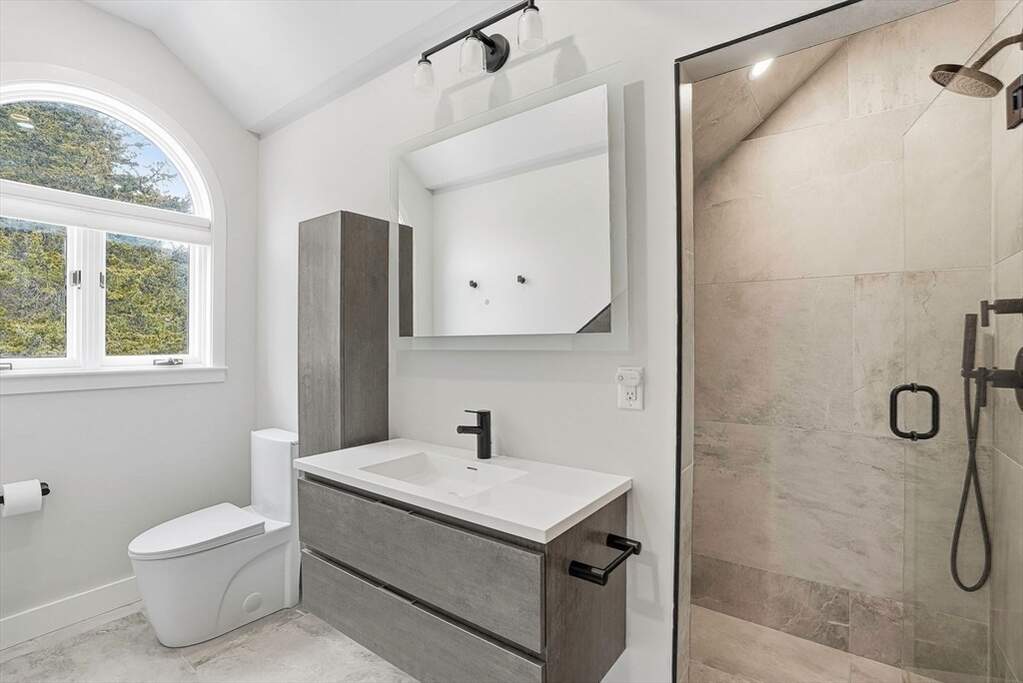 4 Bedroom Single Family Home/House's Image 22