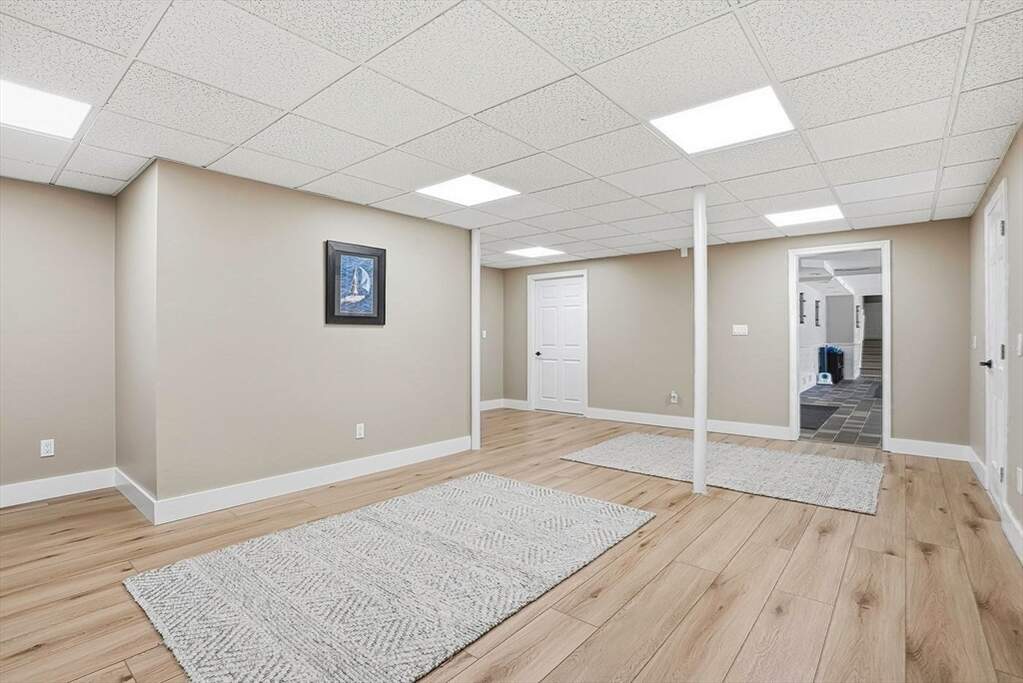 4 Bedroom Single Family Home/House's Image 25
