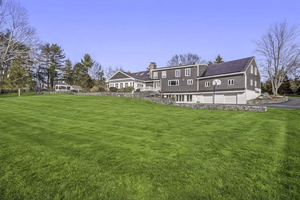 4 Bedroom Single Family Home/House's Image 3