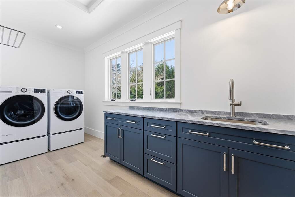 4 Bedroom Single Family Home/House's Image 11