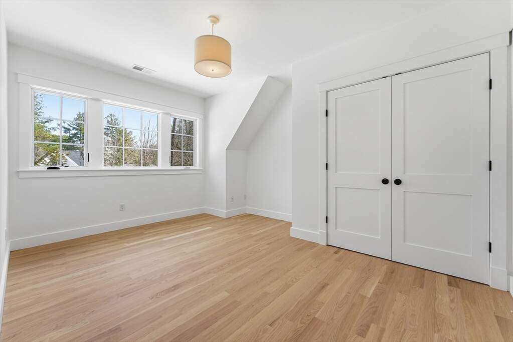 4 Bedroom Single Family Home/House's Image 18