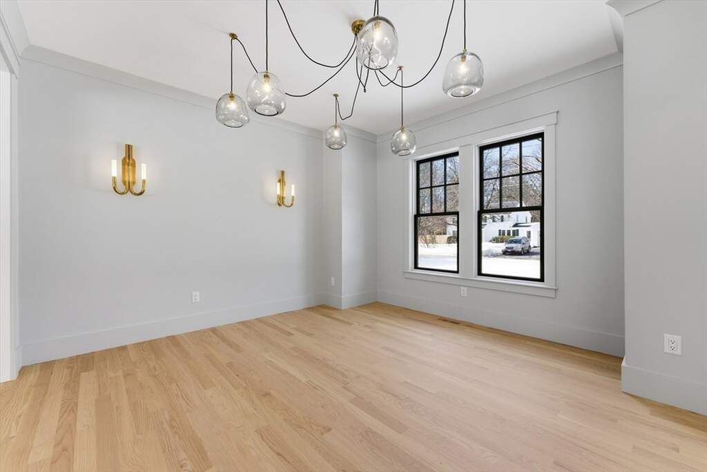 4 Bedroom Single Family Home/House's Image 4