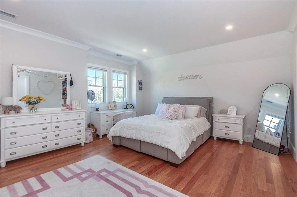 4 Bedroom Single Family Home/House's Image 21