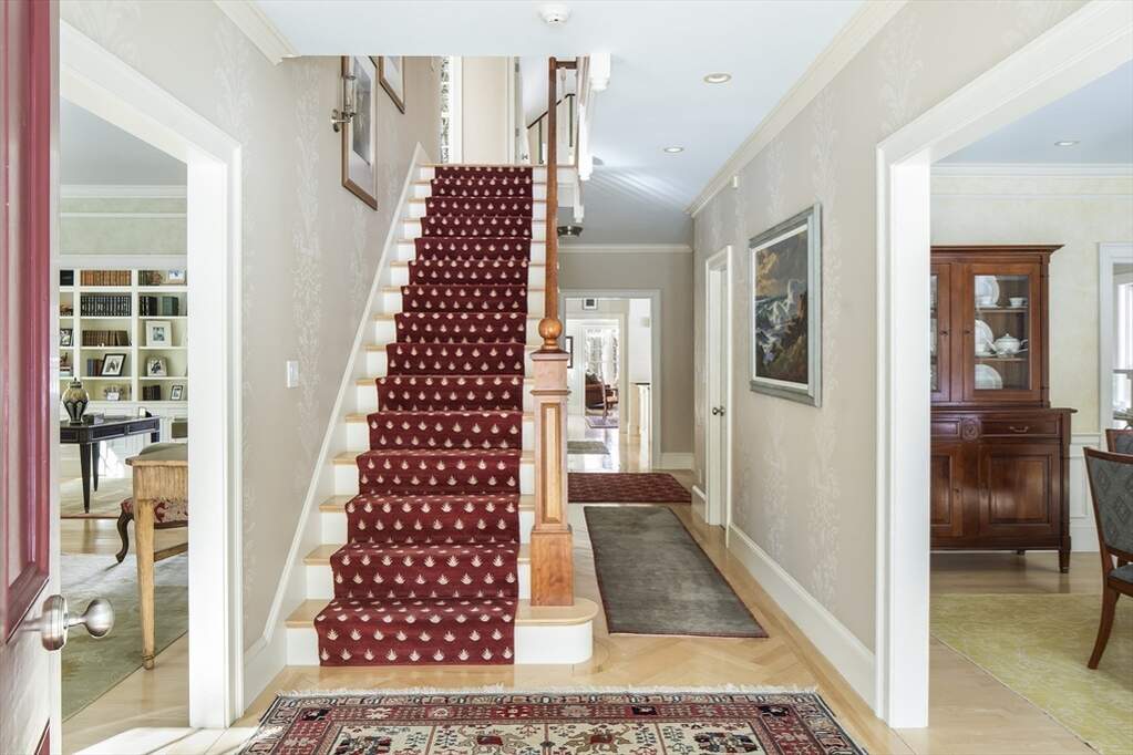 5 Bedroom Single Family Home/House's Image 12