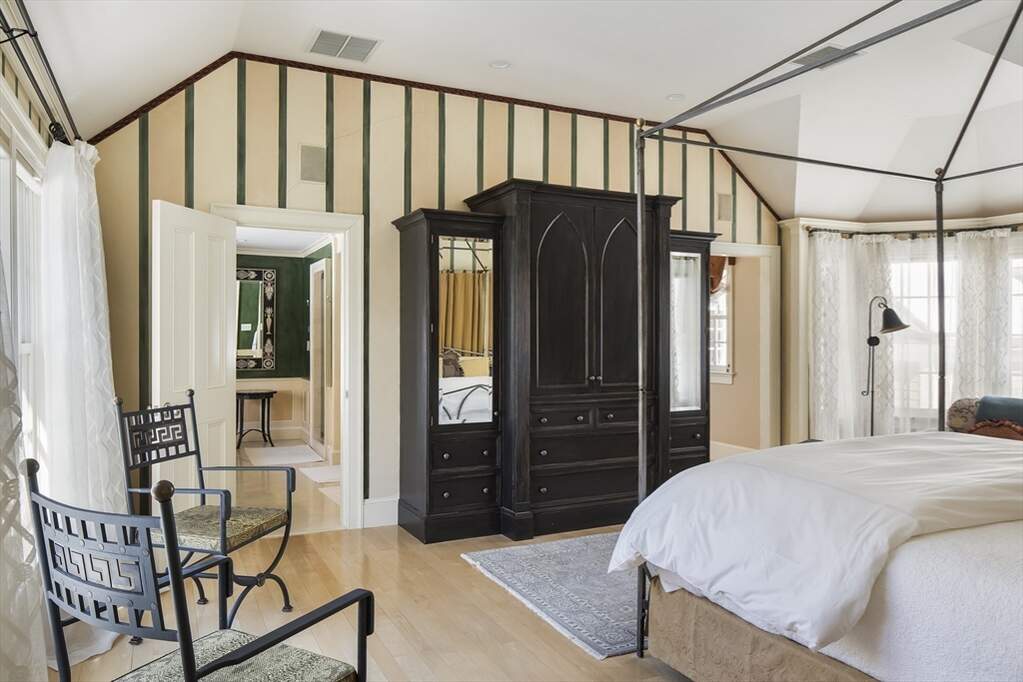 5 Bedroom Single Family Home/House's Image 19
