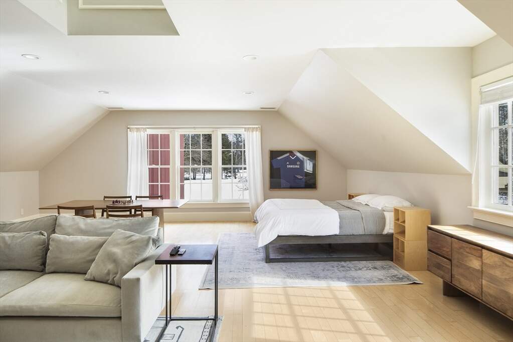 5 Bedroom Single Family Home/House's Image 26