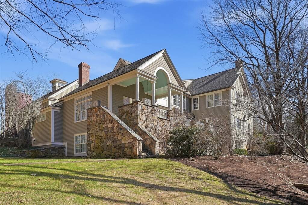 5 Bedroom Single Family Home/House's Image 37