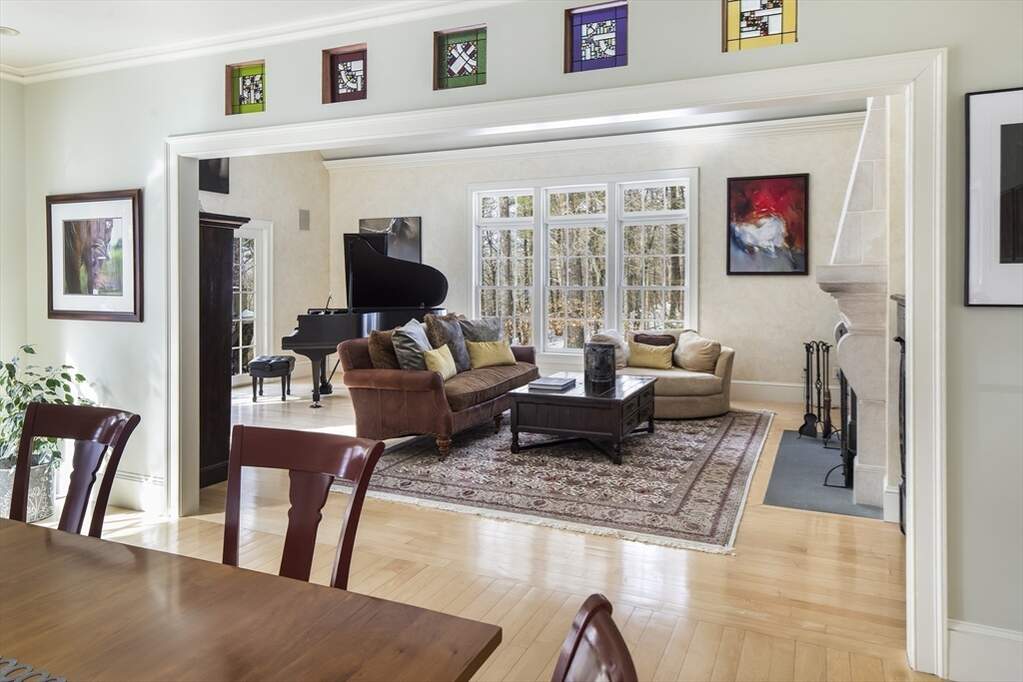 5 Bedroom Single Family Home/House's Image 6