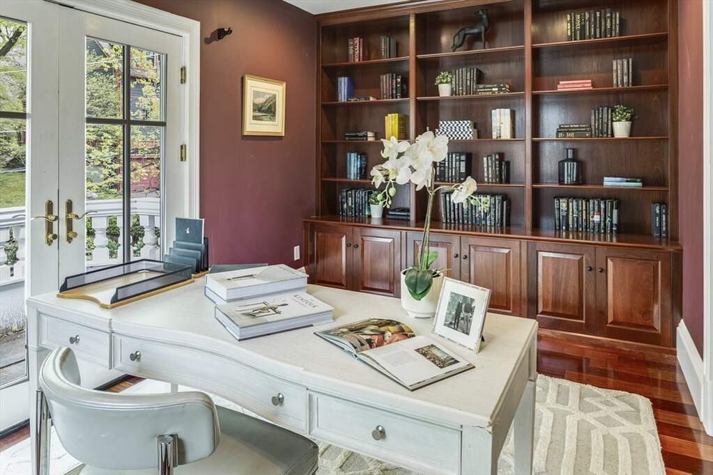 6 Bedroom Single Family Home/House's Image 11