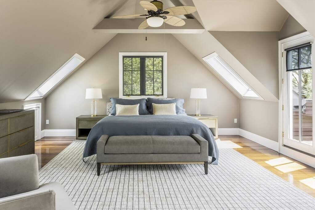 6 Bedroom Single Family Home/House's Image 15