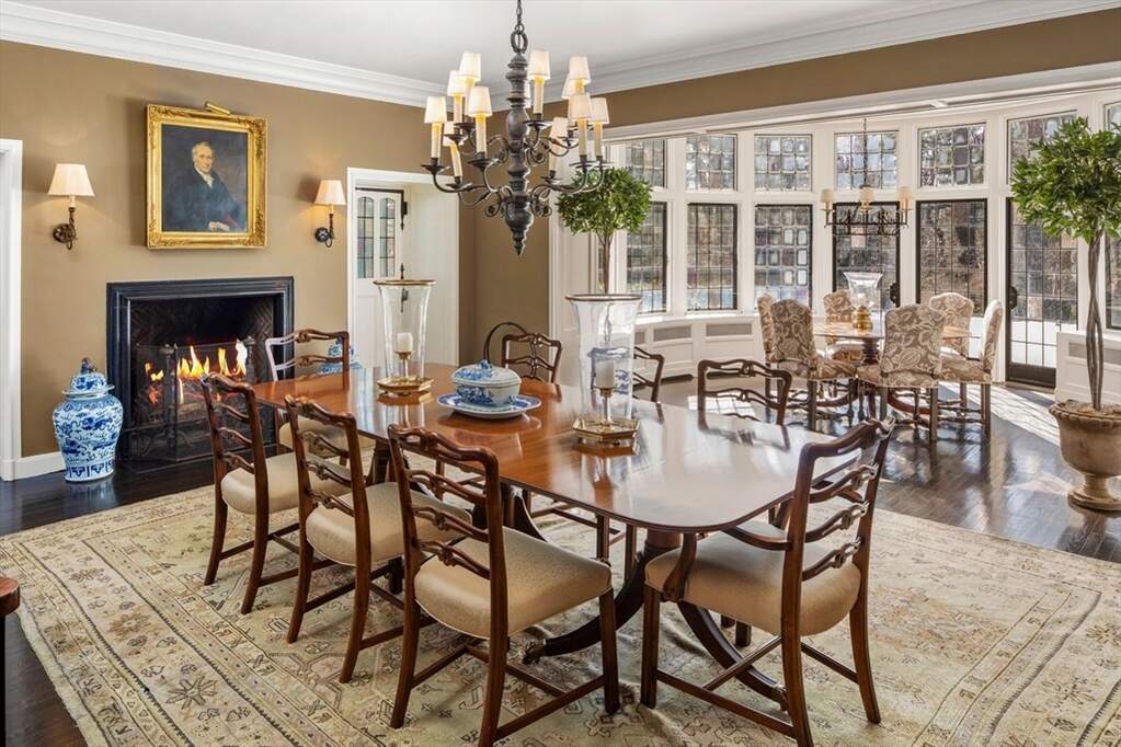 6 Bedroom Single Family Home/House's Image 12