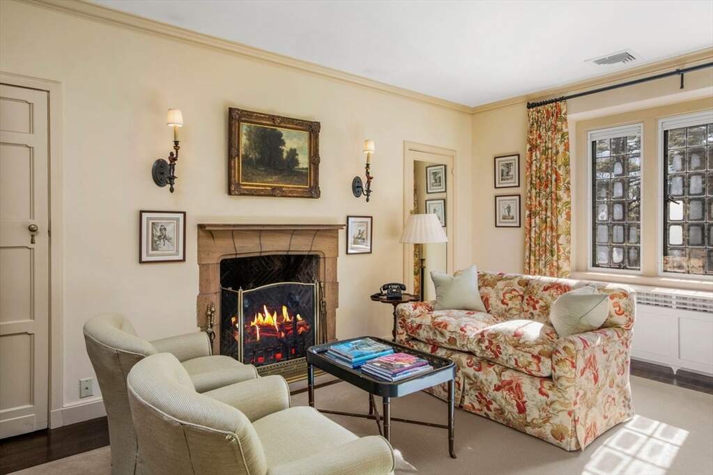 6 Bedroom Single Family Home/House's Image 24