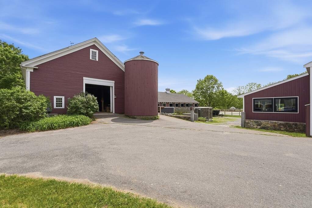 4 Bedroom Single Family Home/House's Image 14