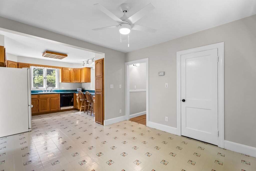 4 Bedroom Single Family Home/House's Image 10