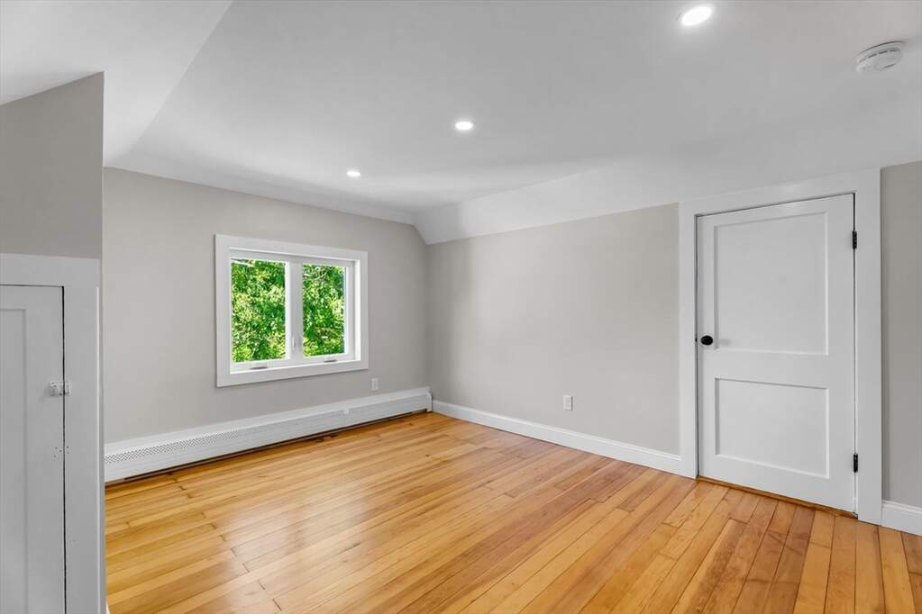 4 Bedroom Single Family Home/House's Image 15