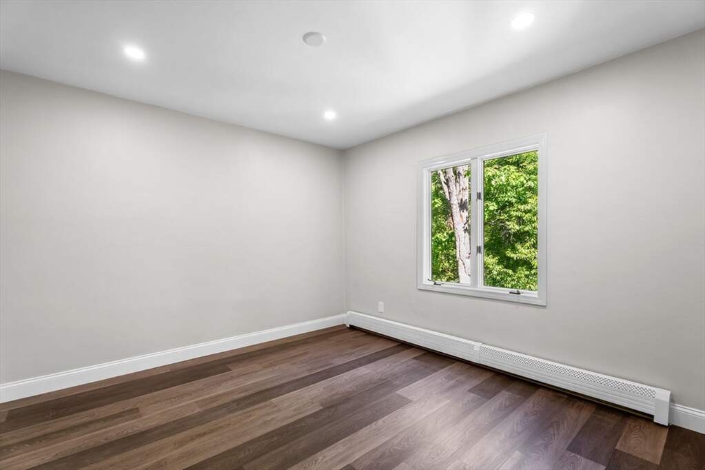 4 Bedroom Single Family Home/House's Image 17
