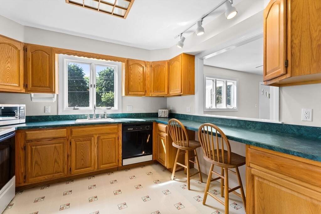 4 Bedroom Single Family Home/House's Image 20