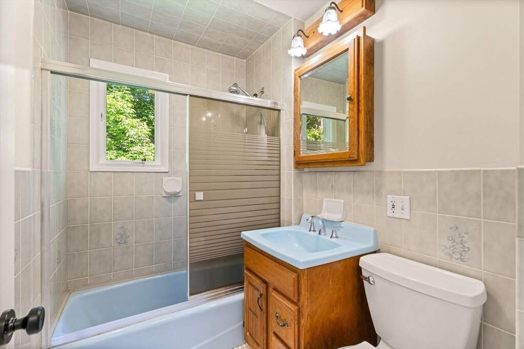 4 Bedroom Single Family Home/House's Image 25
