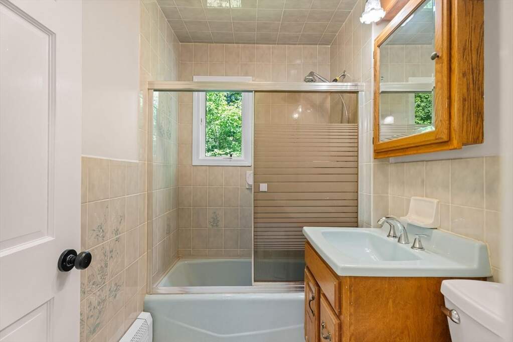 4 Bedroom Single Family Home/House's Image 26