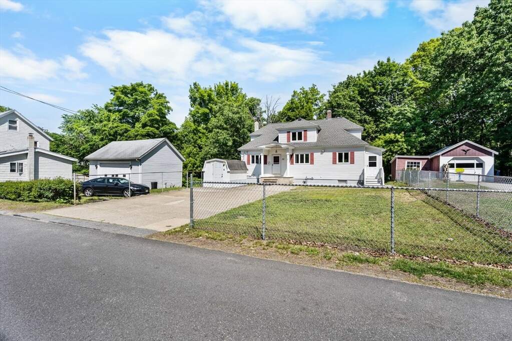 4 Bedroom Single Family Home/House's Image 37