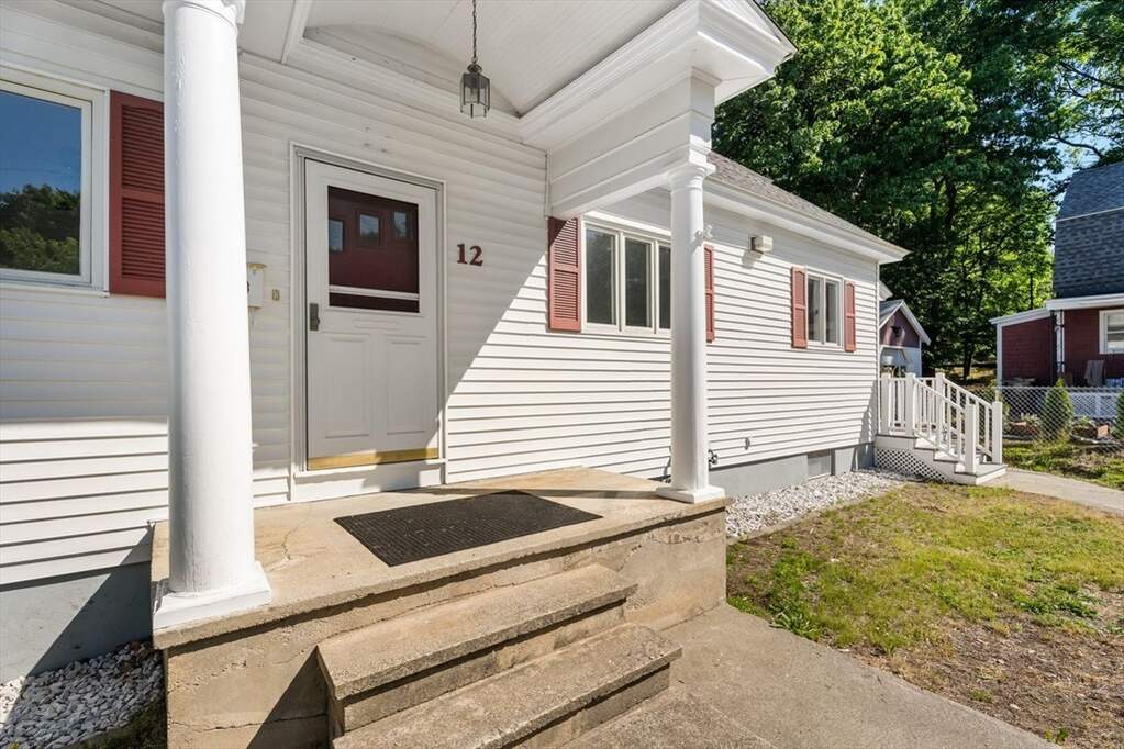 4 Bedroom Single Family Home/House's Image 3