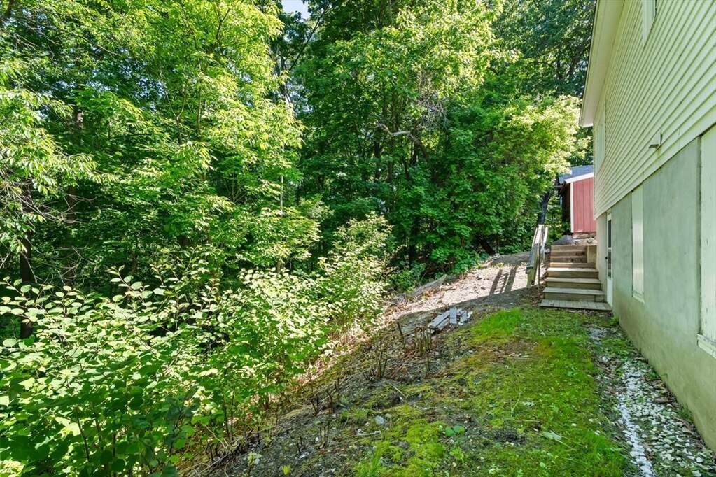 4 Bedroom Single Family Home/House's Image 4