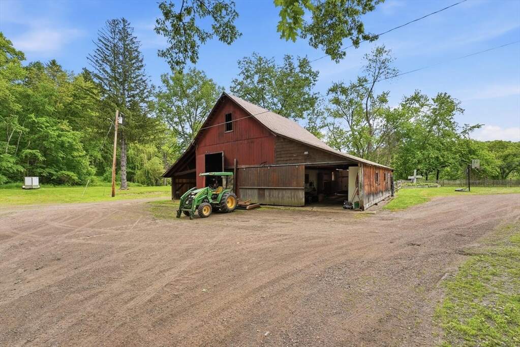 4 Bedroom Farm/Ranch/Plantation's Image 26