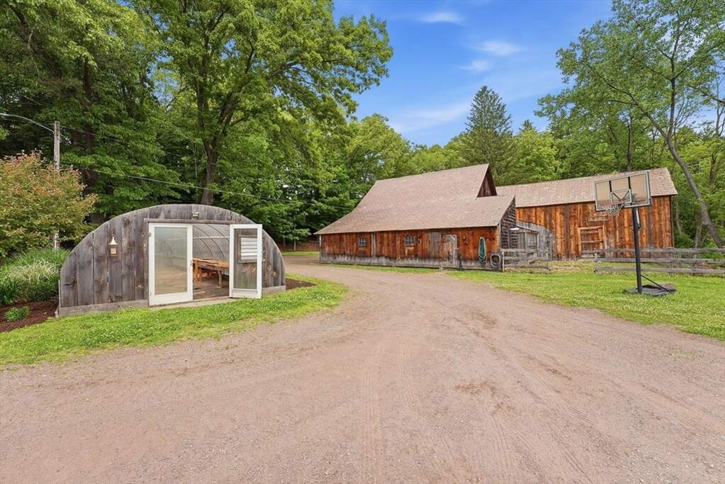 4 Bedroom Farm/Ranch/Plantation's Image 27
