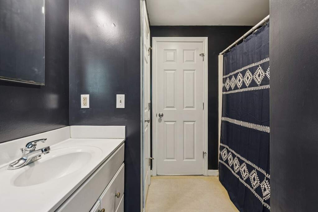 4 Bedroom Single Family Home/House's Image 17