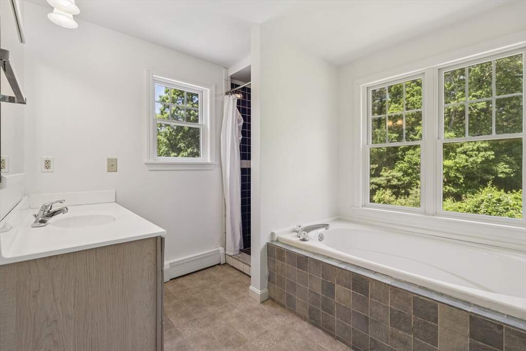 4 Bedroom Single Family Home/House's Image 18