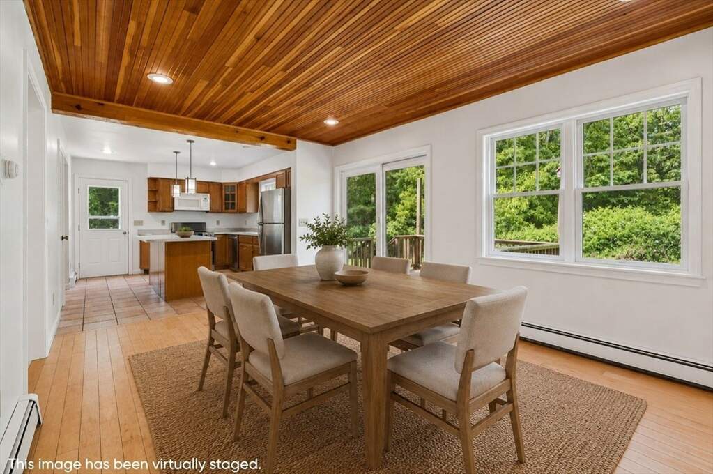 4 Bedroom Single Family Home/House's Image 3