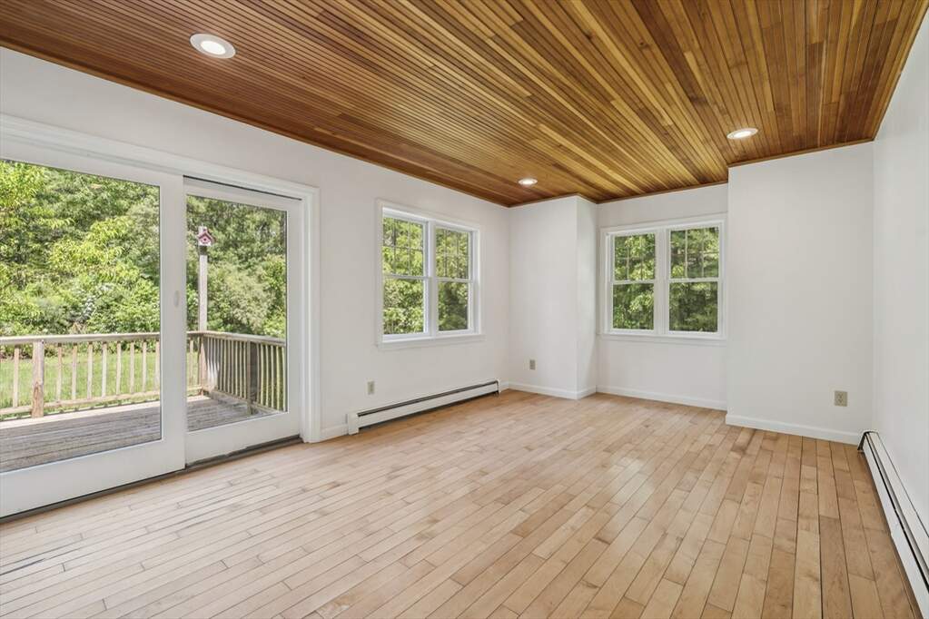 4 Bedroom Single Family Home/House's Image 4