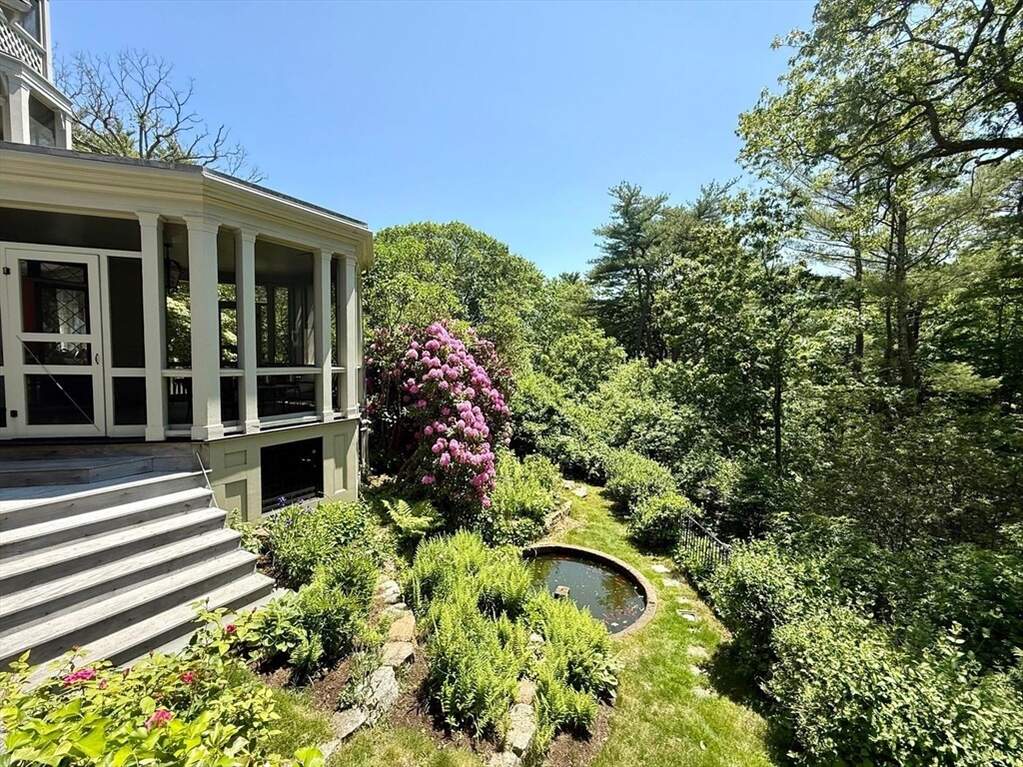 8 Bedroom Single Family Home/House's Image 15