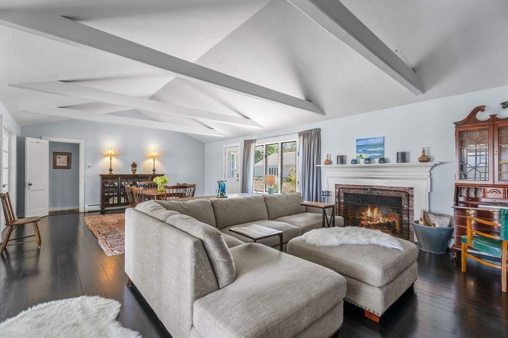 4 Bedroom Single Family Home/House's Image 14