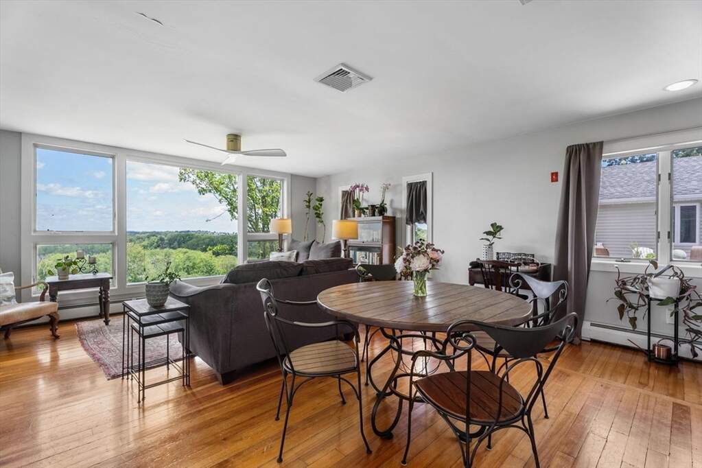 4 Bedroom Single Family Home/House's Image 15