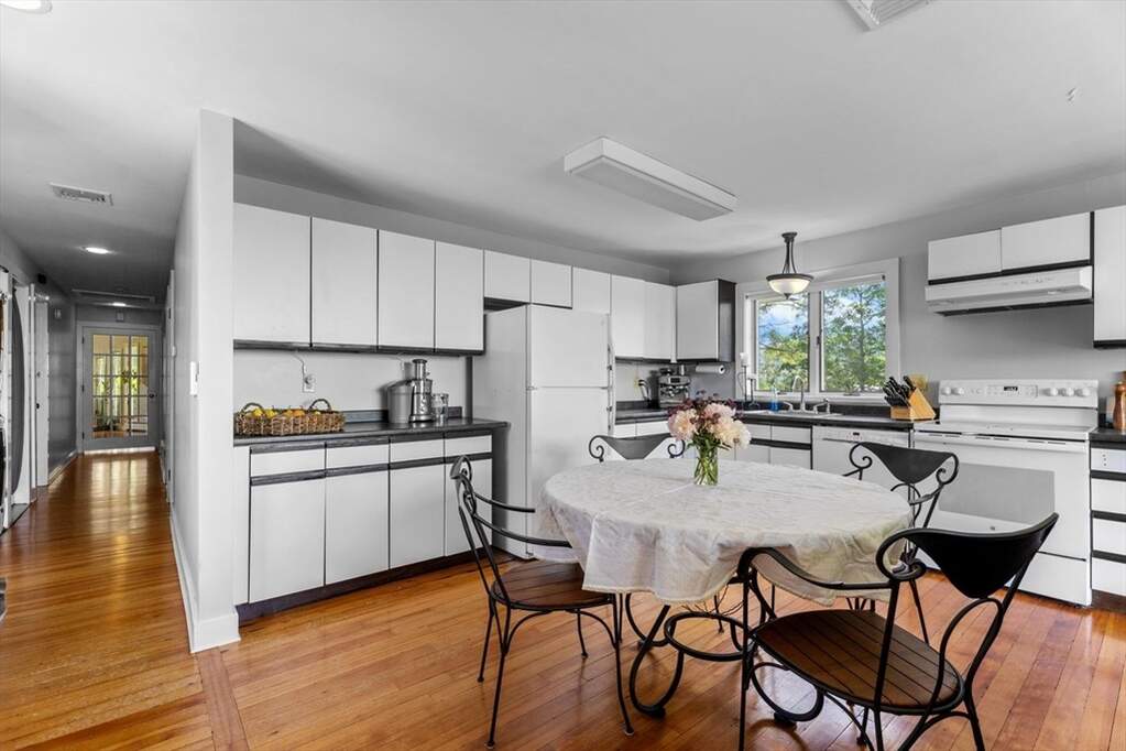 4 Bedroom Single Family Home/House's Image 17