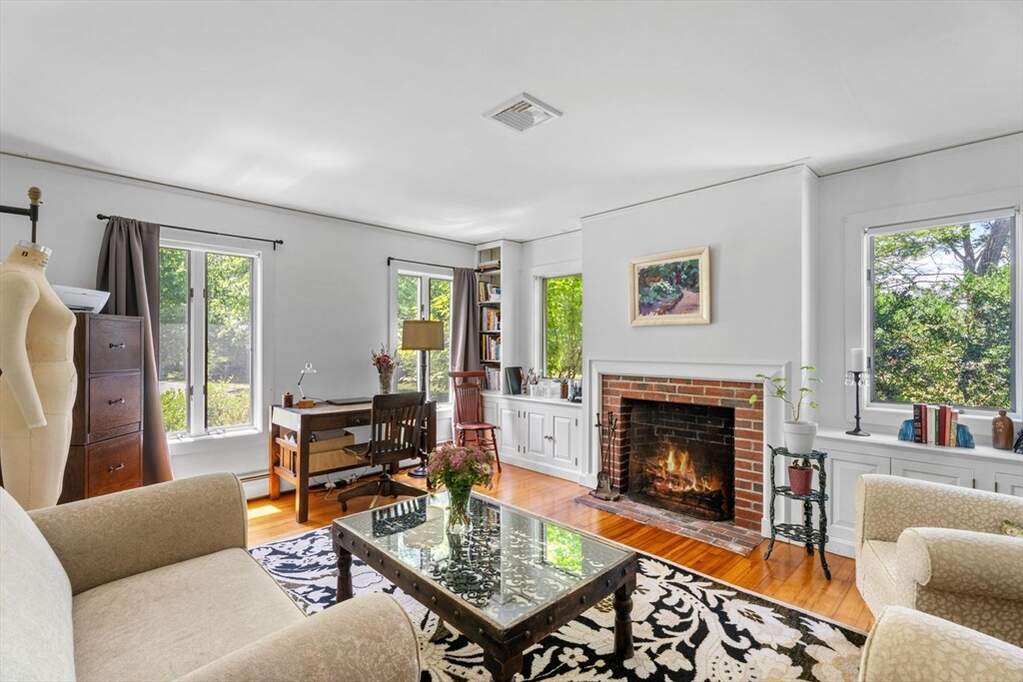 4 Bedroom Single Family Home/House's Image 18