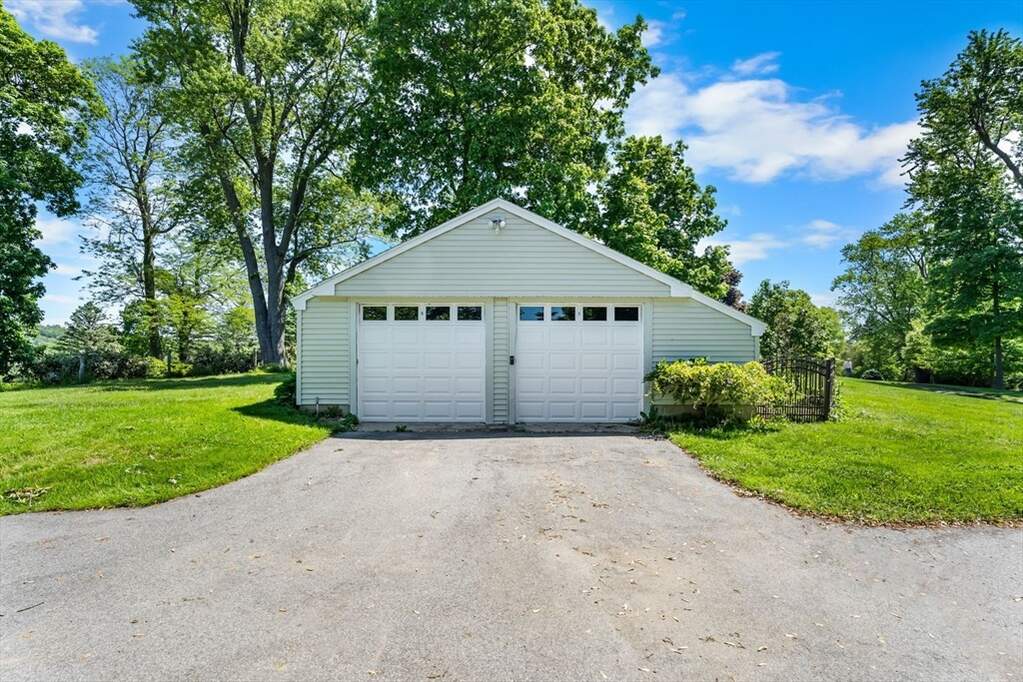 4 Bedroom Single Family Home/House's Image 22