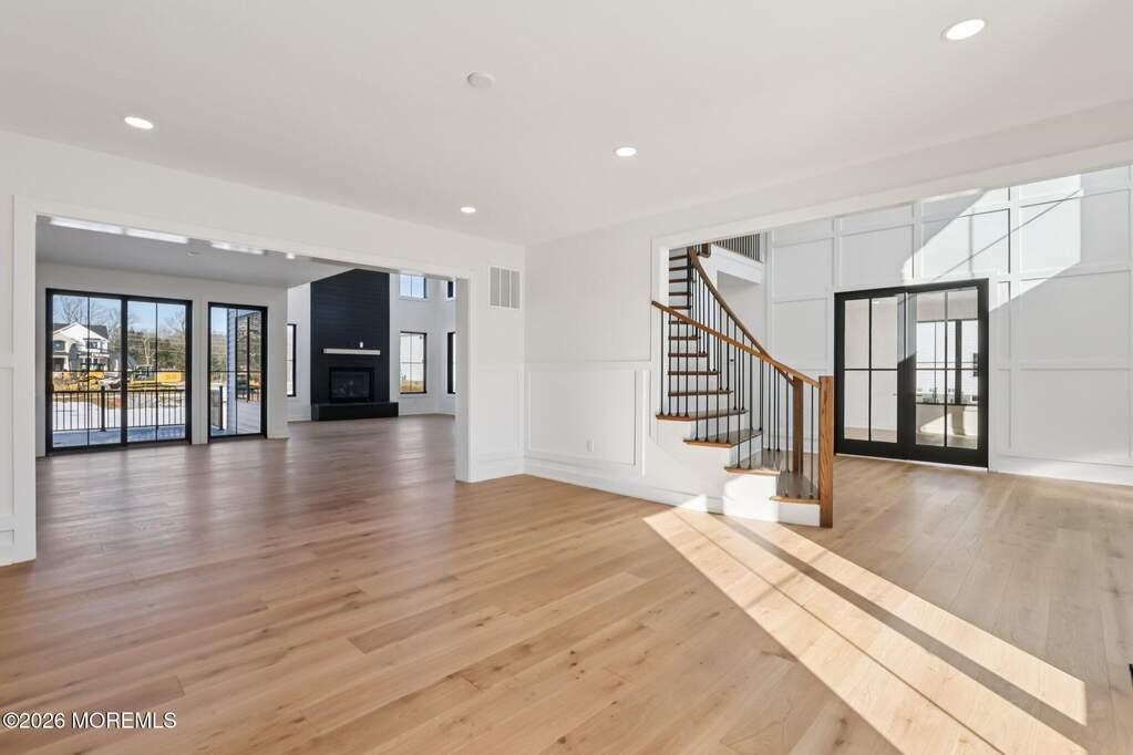 5 Bedroom Single Family Home/House's Image 10