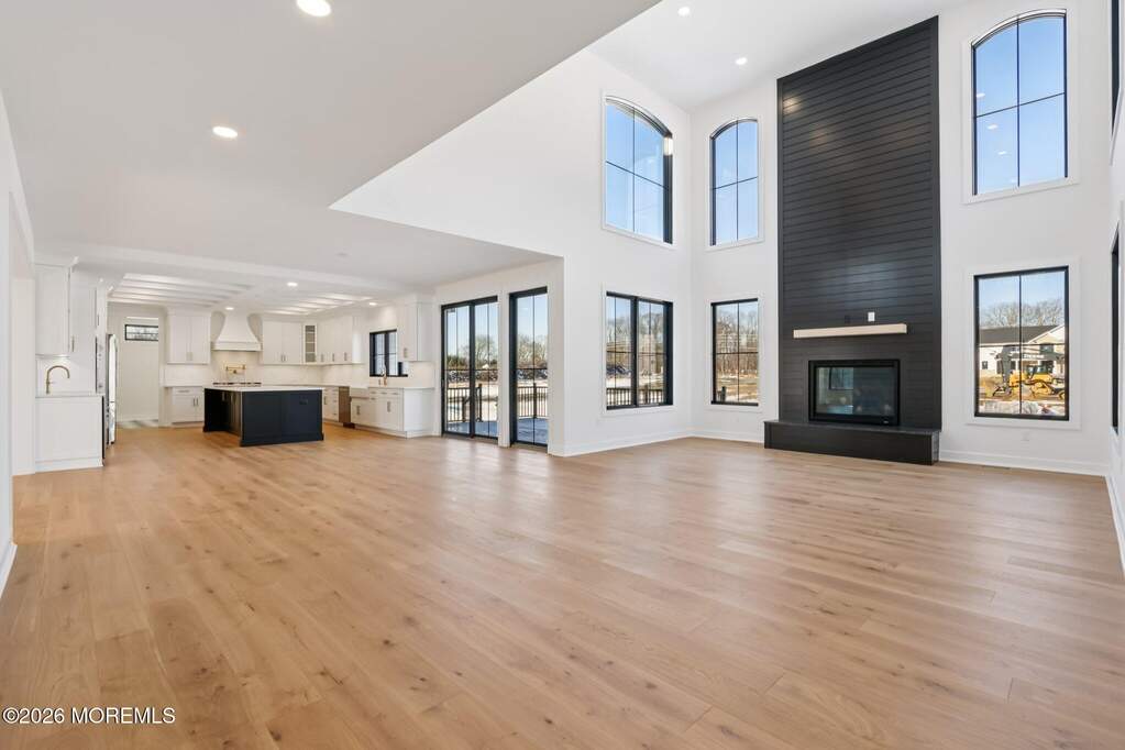 5 Bedroom Single Family Home/House's Image 12