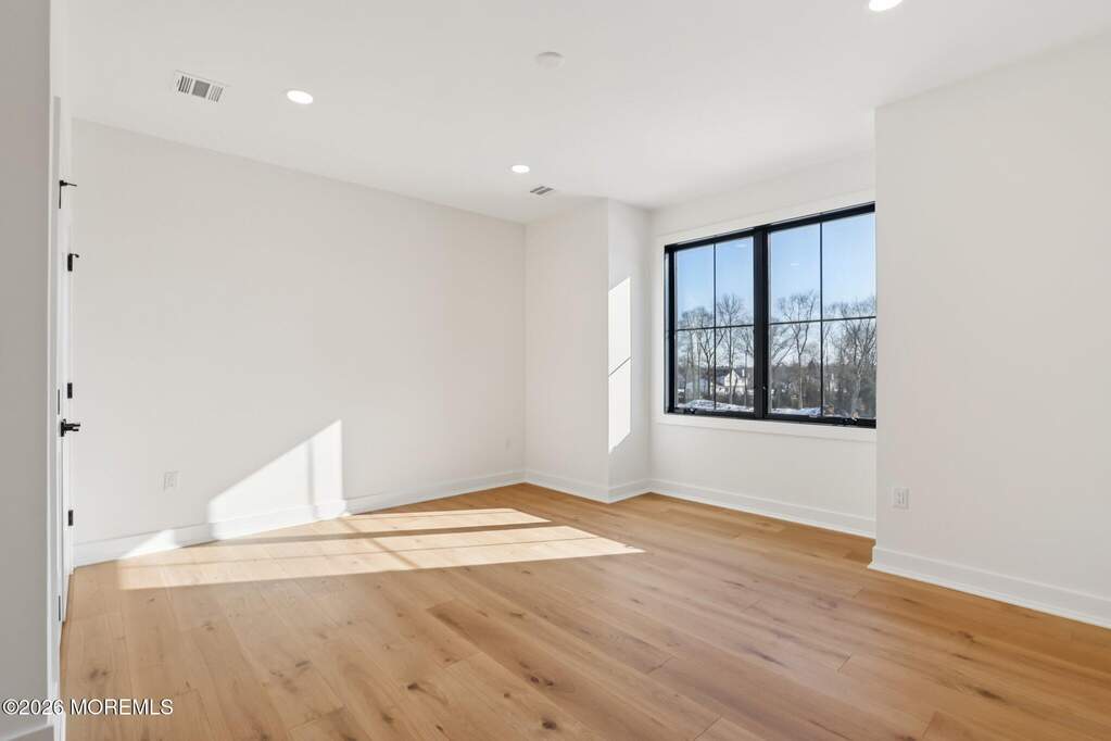 5 Bedroom Single Family Home/House's Image 20