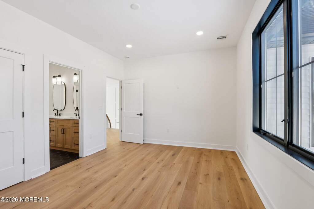5 Bedroom Single Family Home/House's Image 43