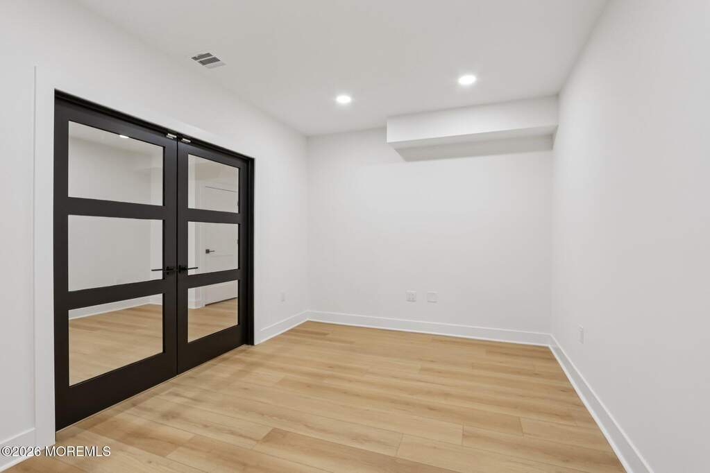 5 Bedroom Single Family Home/House's Image 77