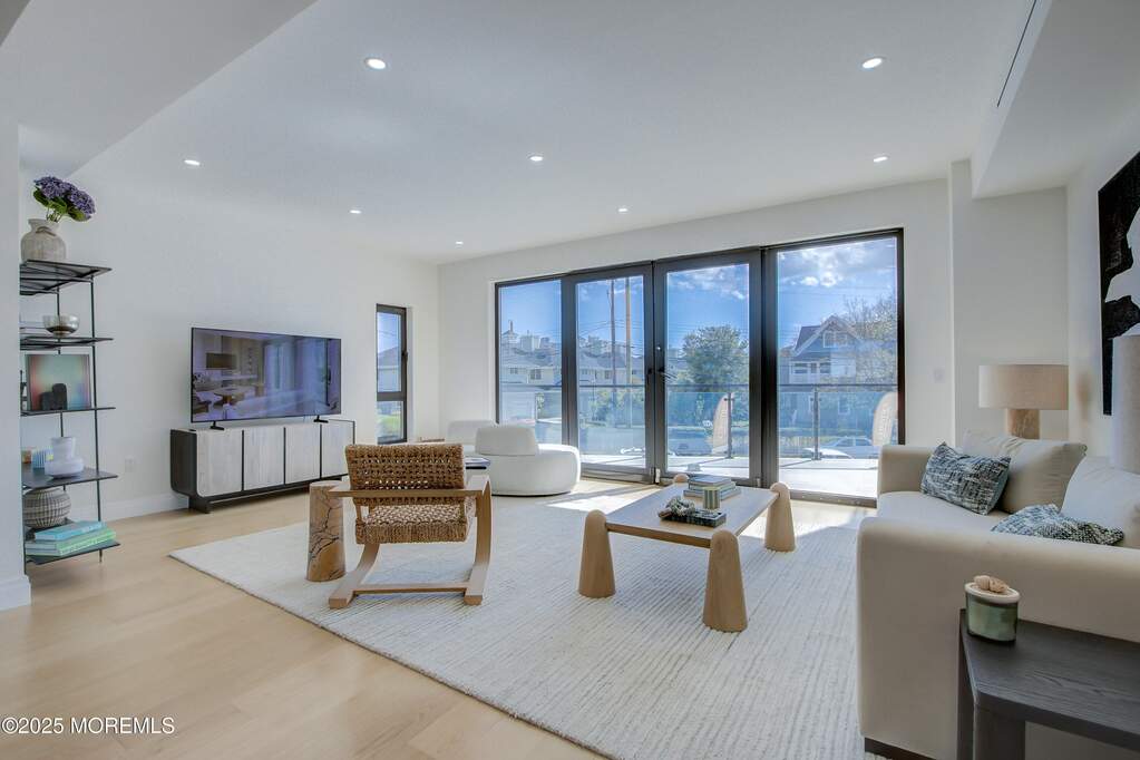 3 Bedroom Villa/Townhouse's Image 3