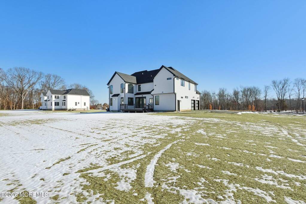 5 Bedroom Single Family Home/House's Image 8