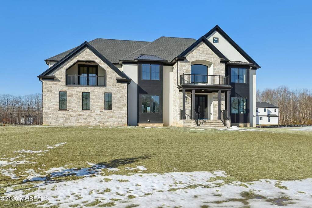 5 Bedroom Single Family Home/House's Image 4