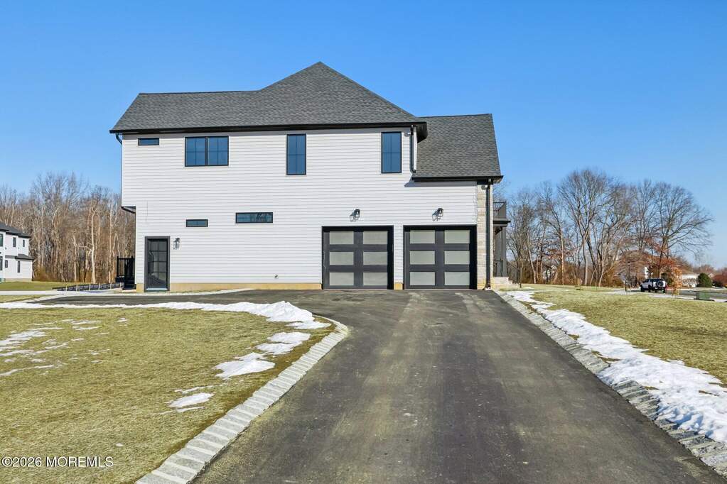 5 Bedroom Single Family Home/House's Image 5