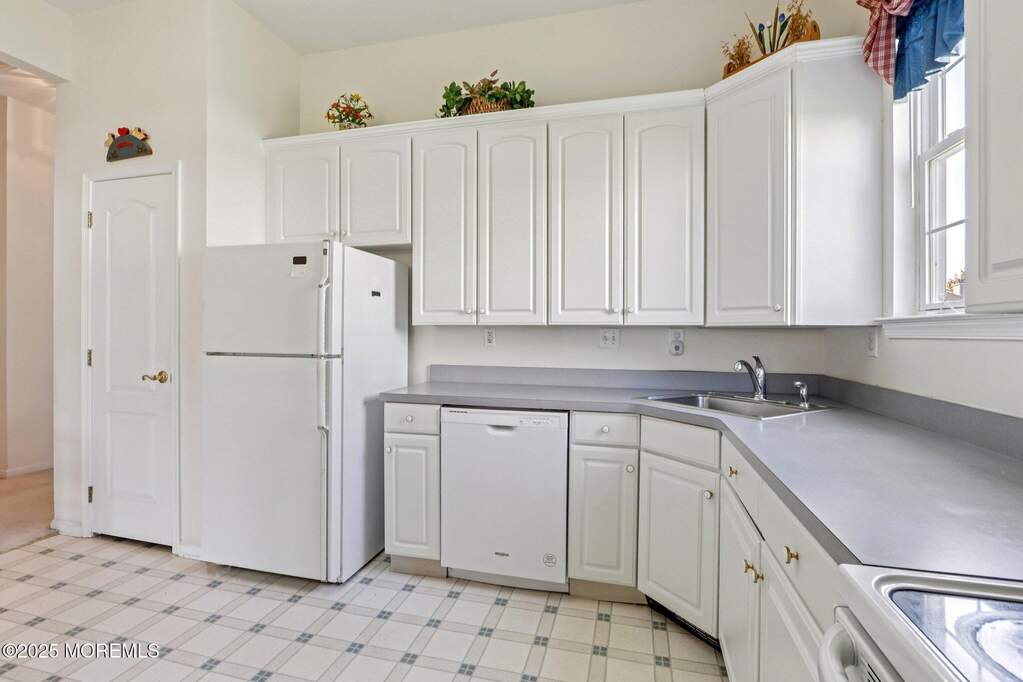 2 Bedroom Single Family Home/House's Image 9