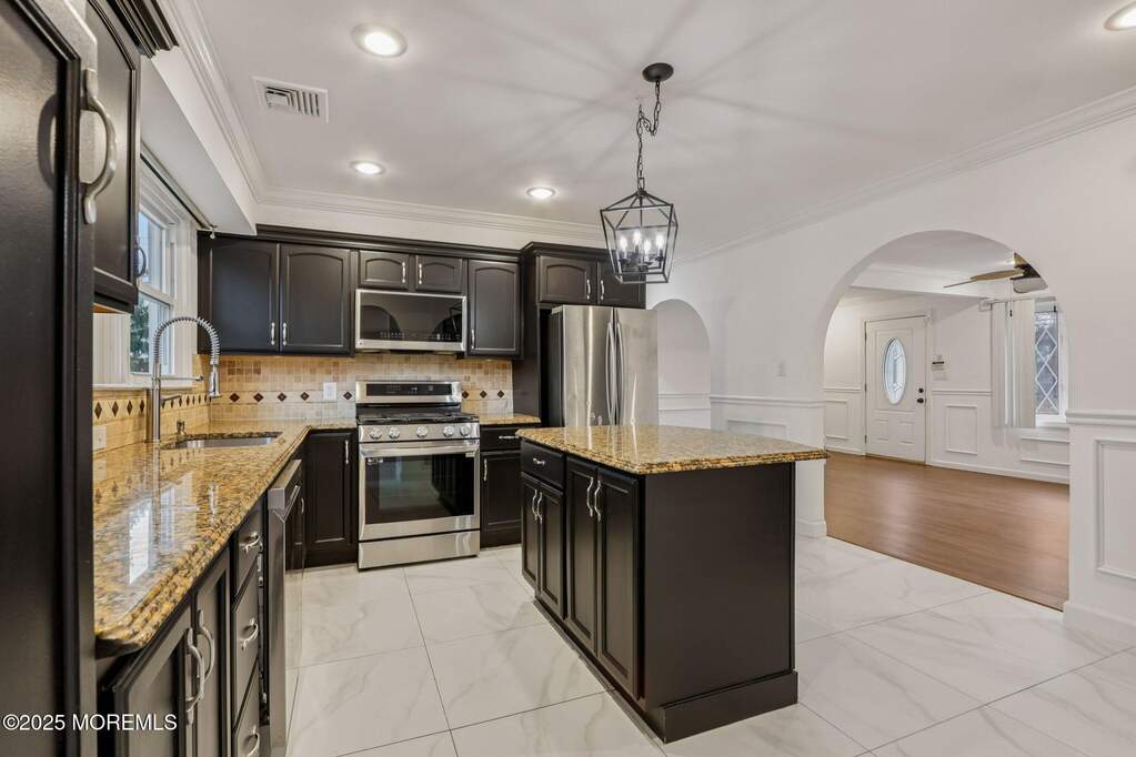 3 Bedroom Single Family Home/House's Image 7